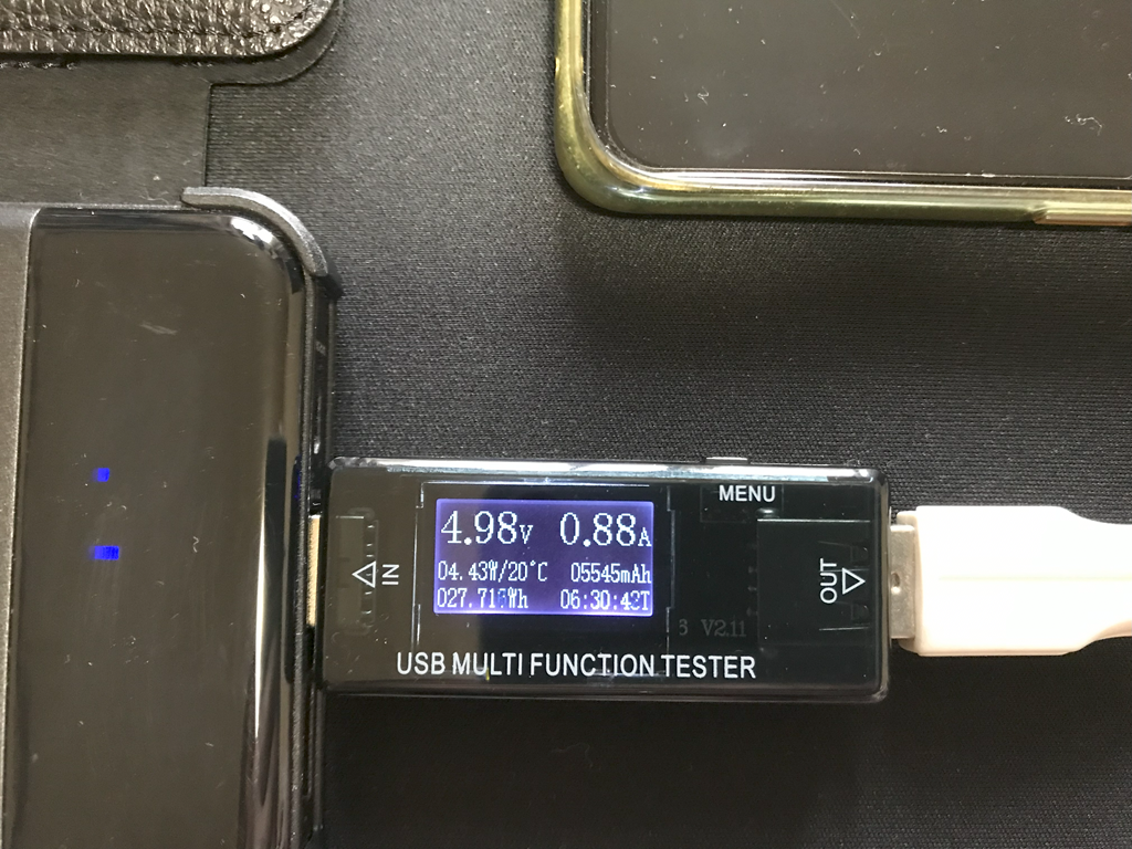 モバイルバッテリーとスマートフォンを接続して充電した結果